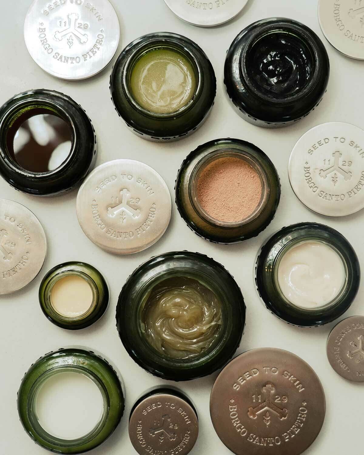 Die natürlichen Produkte von Seed to Skin mit heilenden Pflanzen und Kräutern (Foto: PR)