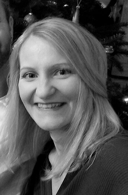 Yvonne Hövel, Biotechnologin, musste während der Behandlung viele Vorträge halten – durch Sprechtraining lernte sie, dies auch mit Schienen zu tun.