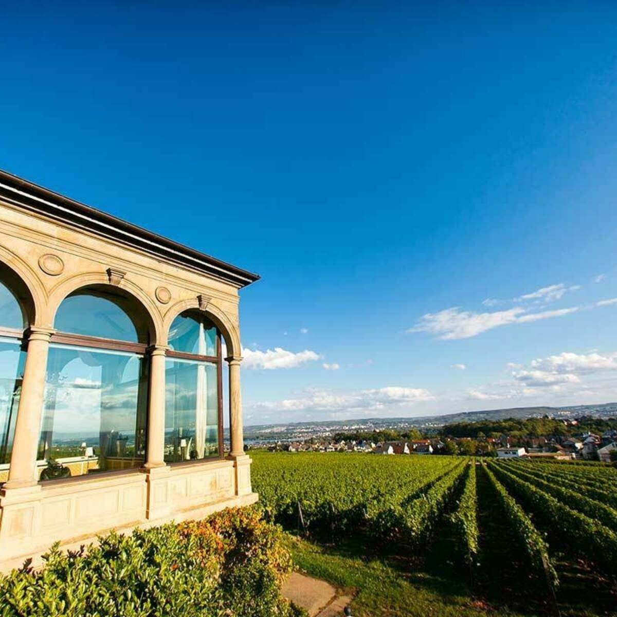 Romantische Außenansicht des Burgrestaurants Foto: Raman Photos)