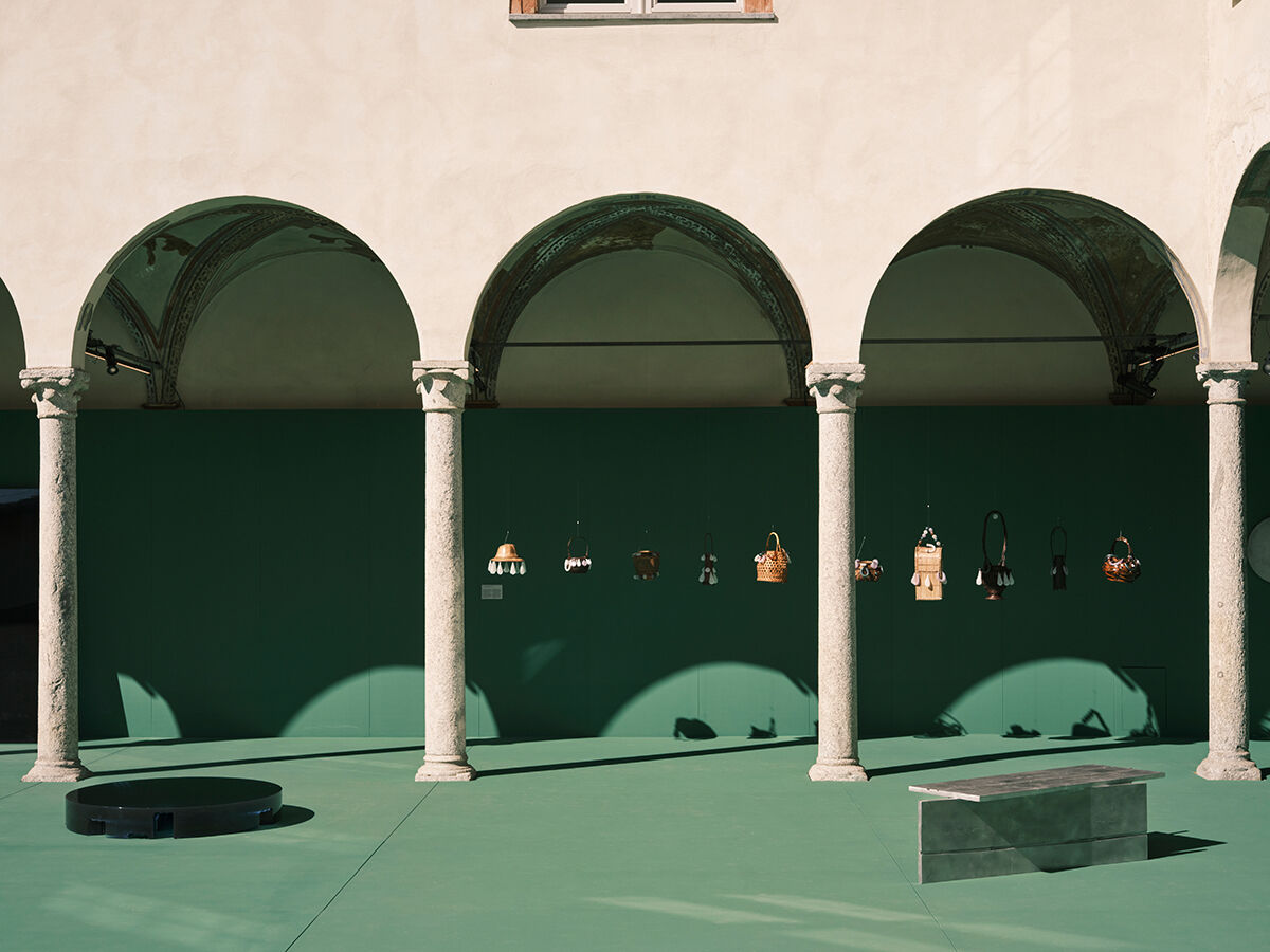 Die Installation Bamboo Encounters, präsentiert von Gucci auf der diesjährigen Salone, zeigt künstlerische Neuinterpretationen des ikonischen Bambus-Motivs. (Foto: Gucci)