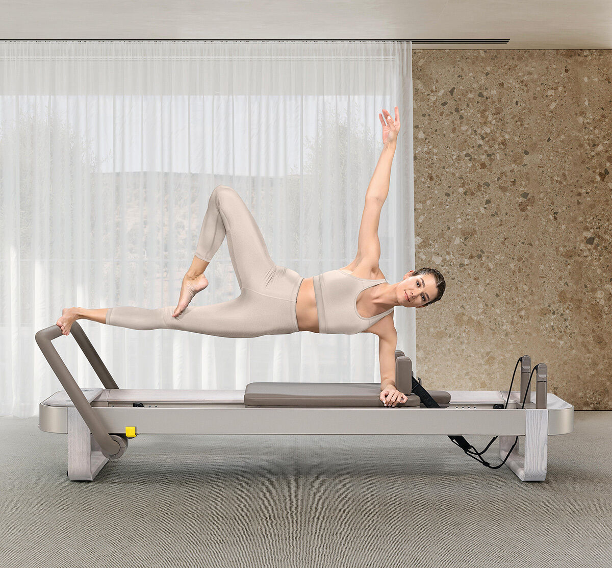 Der neue Pilates-Reformer von Technogym überzeugt mit Funktionalität und Design. (Foto: Technogym)