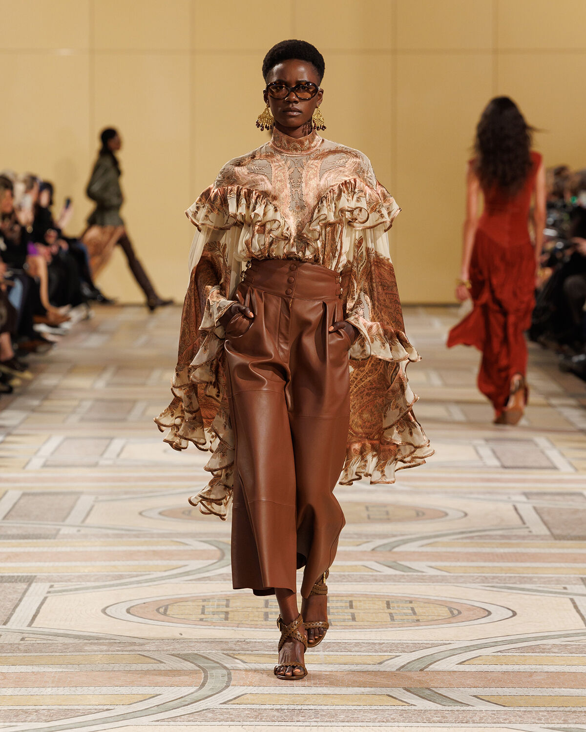 Die Culotte sieht nicht nur gut aus, sondern sorgt mit ihrem weiten Schnitt für ein extra an Komfort. (Foto: Courtesy of Zimmermann)