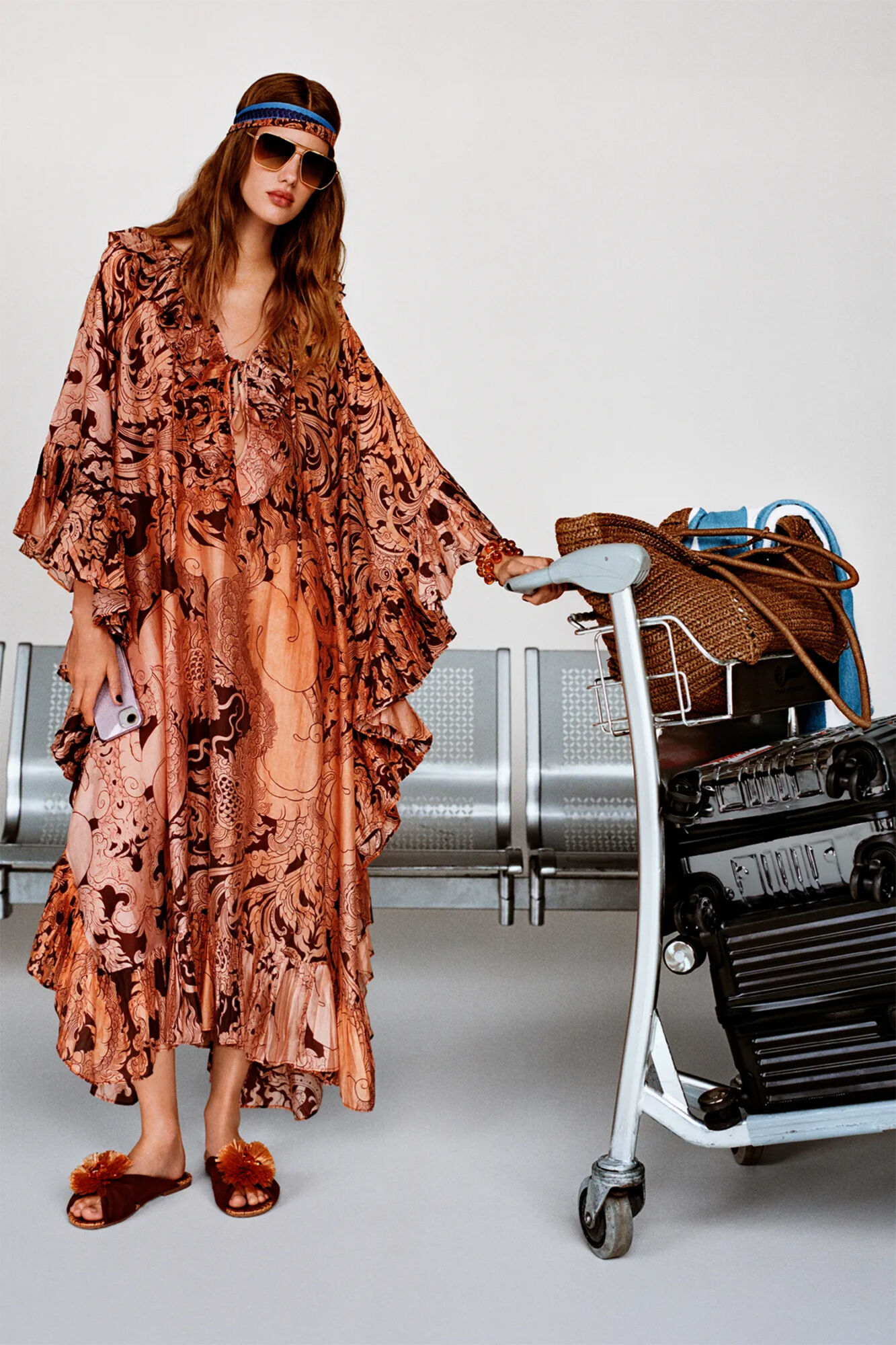 Die Capsule Collection greift nicht nur den Riviera-Chic auf, sondern lässt sich auch von der ikonischen Ästhetik der Erfolgsserie „The White Lotus“ inspirieren. (Foto: Courtesy of H&M)