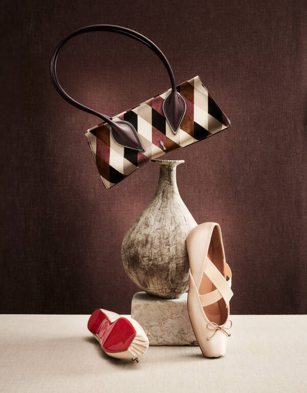 Madame Louboutin 84512 4 Teaser