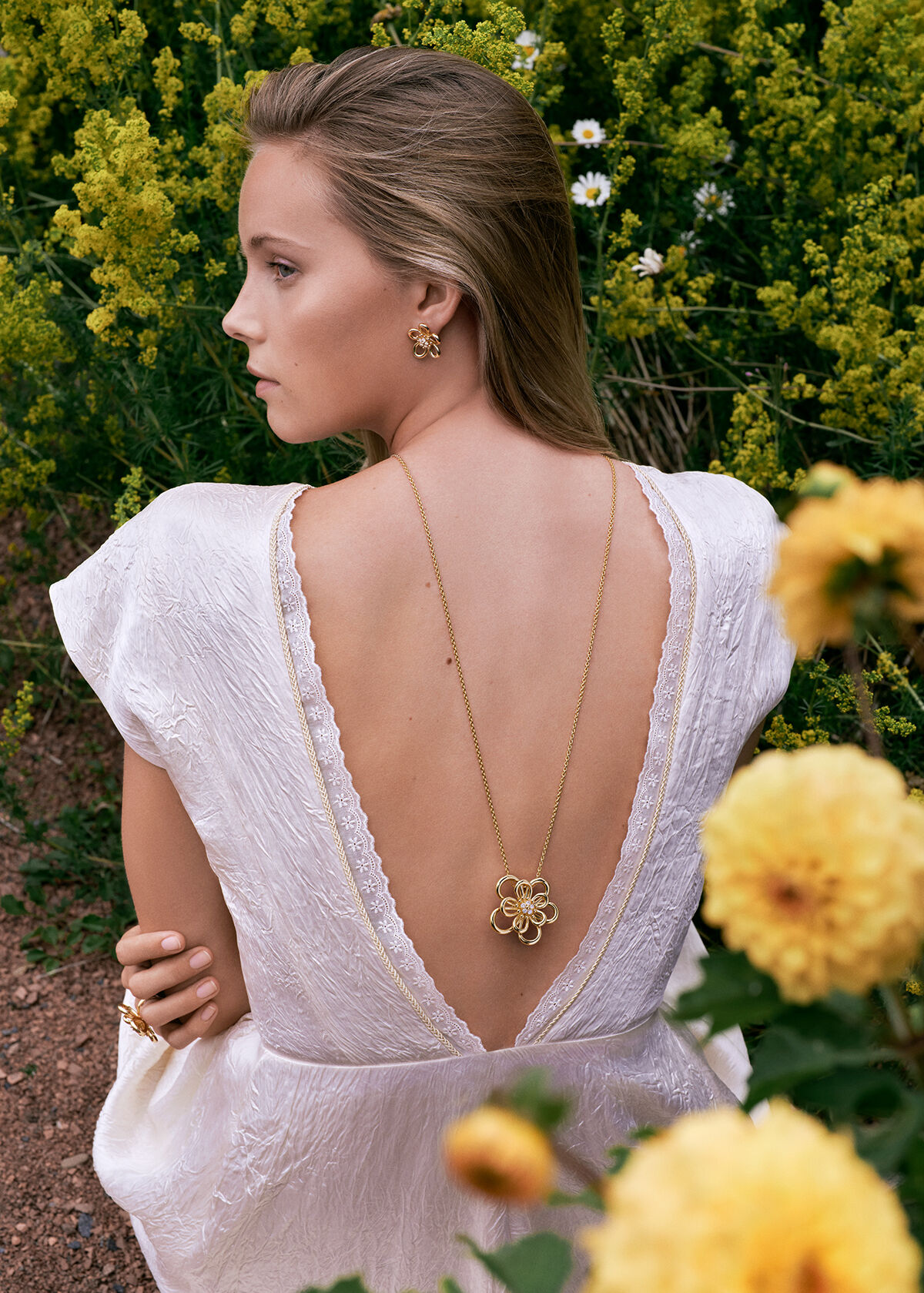 Flowerlace Clip-Anhänger, großes Modell Gelbgold, Diamanten (Foto: Courtesy of Van Cleef & Arpels)