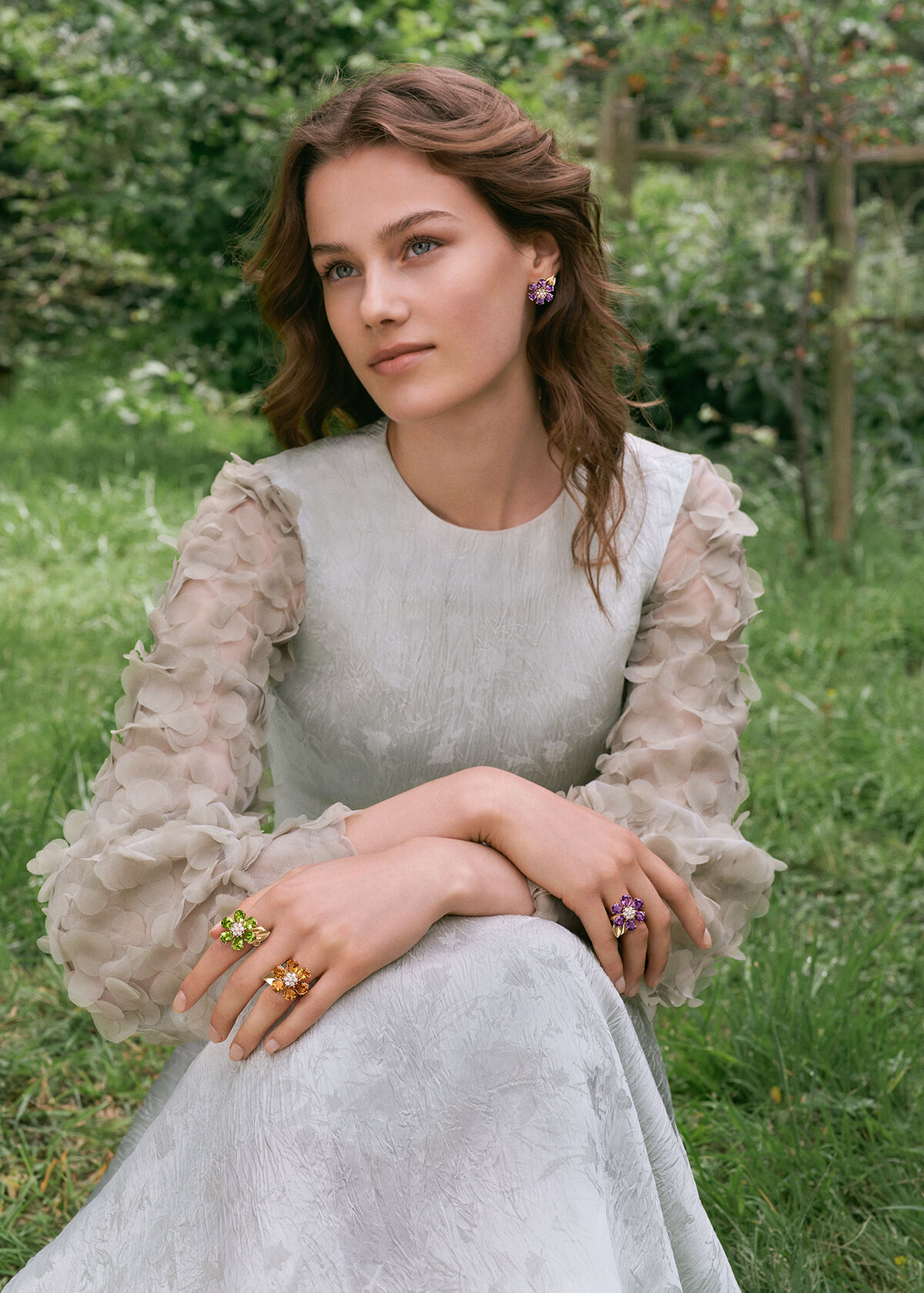 Fleurs d’Hawaï Ring - Mit dieser neuen Kollektion bekräftigt Van Cleef & Arpels seine Vorliebe für farbige Edelsteine, die seit jeher in den Haute-Joaillerie- Kreationen des Hauses eine zentrale Rolle spielten (Foto: Courtesy of Van Cleef & Arpels)