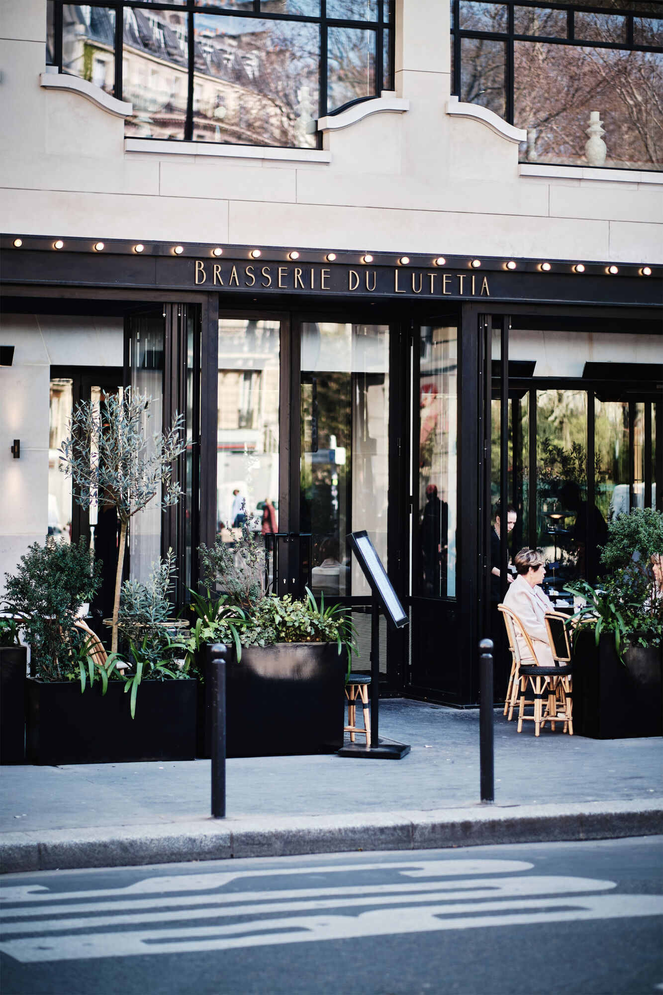 In der zweiten Staffel, Folge 6 trifft Sylvie hier ihren Liebhaber auf ein Date. (Foto: Hotel Lutetia)