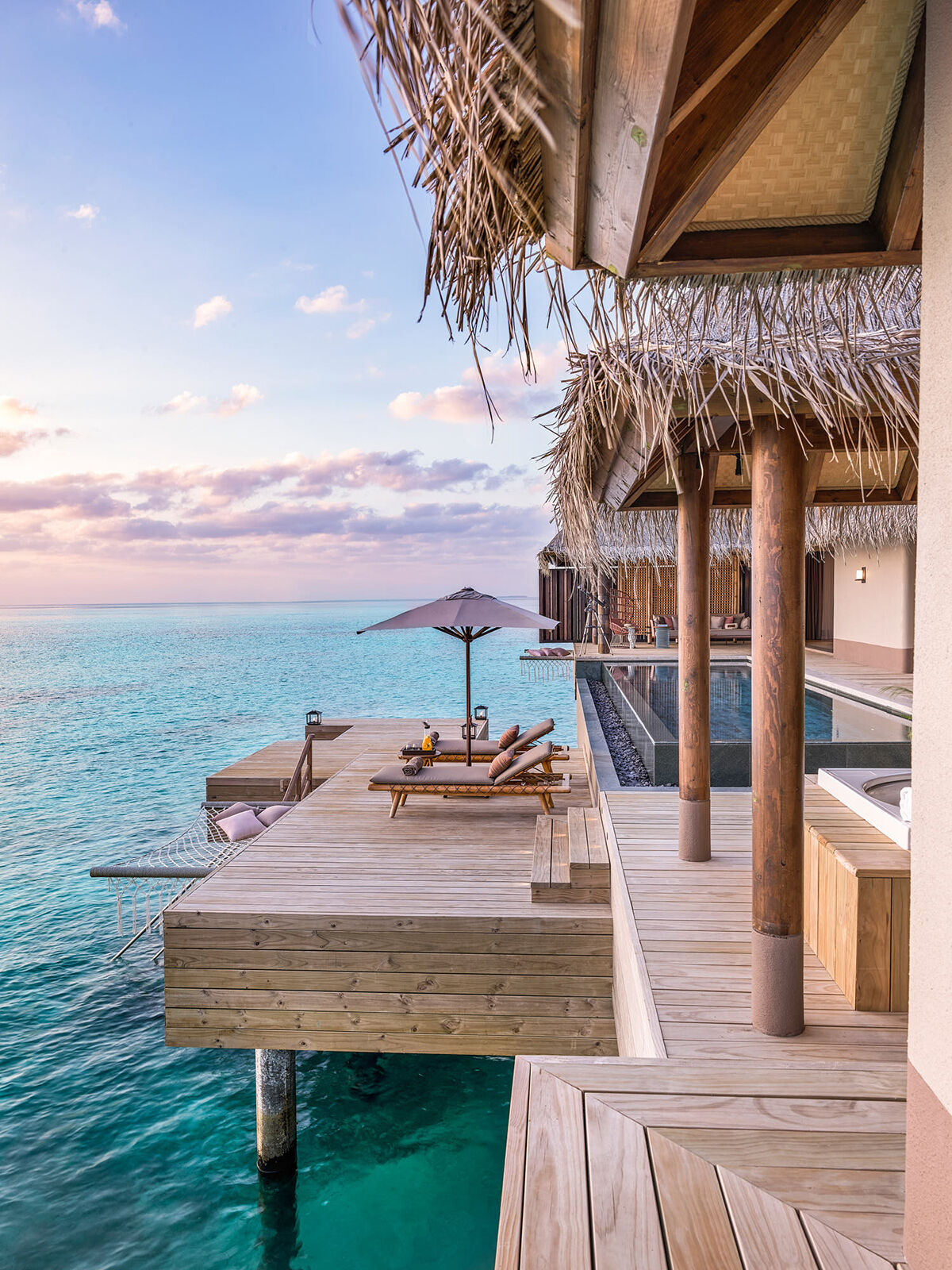Overwater-Villen sorgen für einen einzigartigen Aufenthalt. (Foto: Courtesy of Joali)