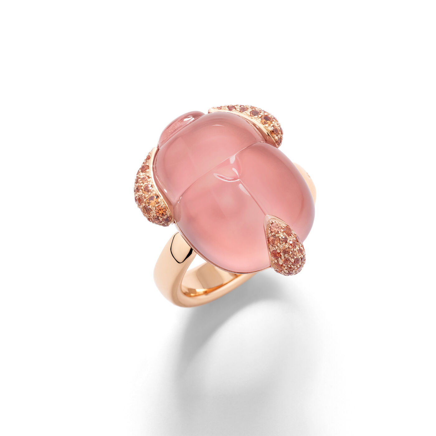 UNSTERBLICH Skarabäus-Ring aus Roségold mit einem Rosenquarz, Diamanten und orangefarbenen Saphiren, von Pomellato, um 18 000 Euro